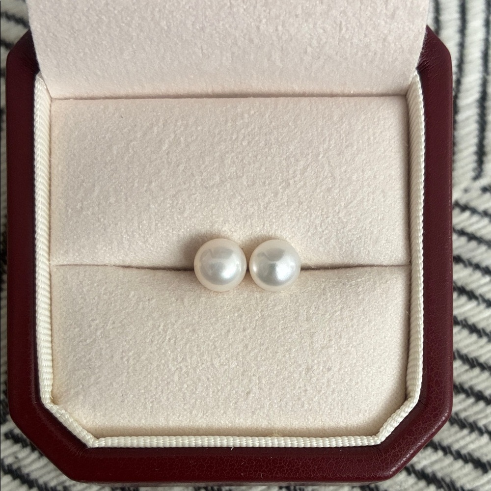 Classic 6.5-7mm White Pearl Stud Earrings - Timeless Elegance